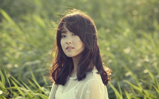 Park Bo-young acts as mentor for young Vietnamese