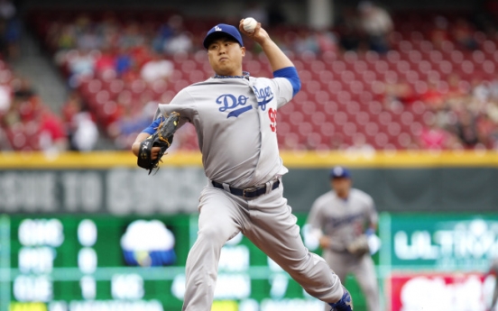 Reds stymie Ryu, Dodgers