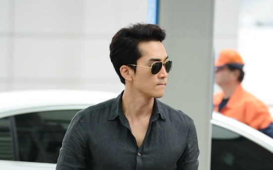 Song Seung-heon shows off Western look