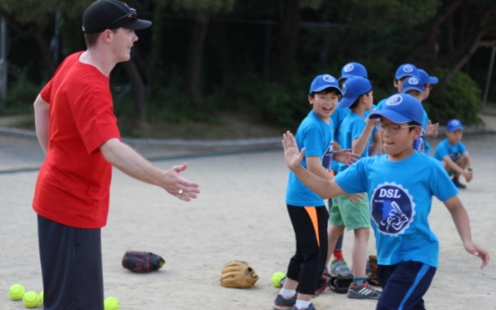 Daegu Softball League runs match for local orphanage