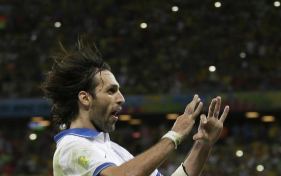 [World Cup] Greece scores late to advance at World Cup