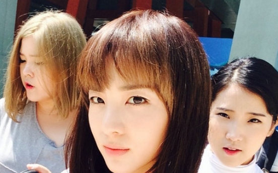 Sandara Park reveals her beauty with new bangs