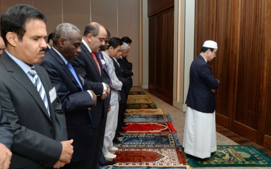 Envoys from Islamic countries break fast with MOFA