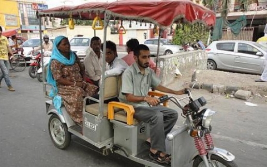 E-rickshaws take over New Delhi roads