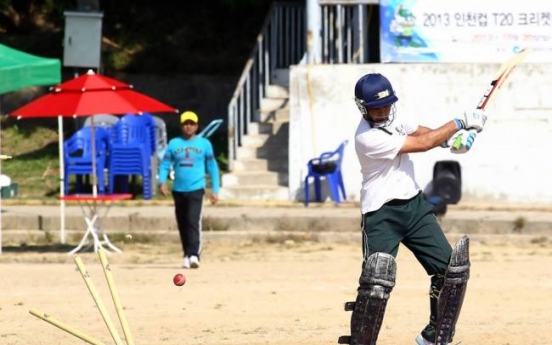 Cricketers hit for six in Suwon