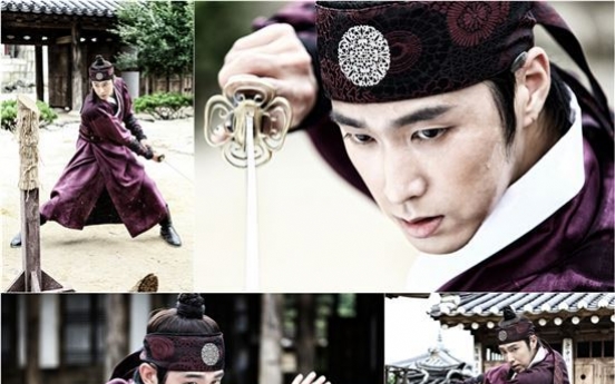 Jung Yun-ho devotes himself in sword practice for ‘The Night Watchman’