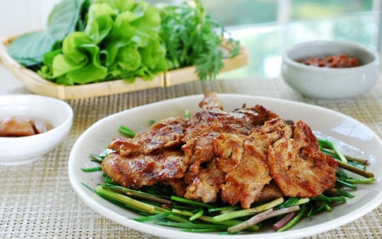 Dwaejigogi doenjang gui (doenjang marinated pork)