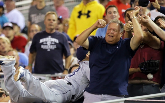 Vargas, Twins power past Padres