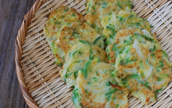 Hobak buchim (zucchini pancakes)