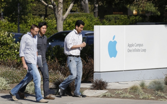 Apple’s jobs held mostly by white, Asian men