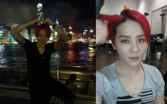 Junsu reveals selfies taken in Hong Kong