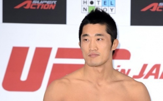 UFC 김동현, 美 우들리에 1라운드 TKO 패...5연승 좌절