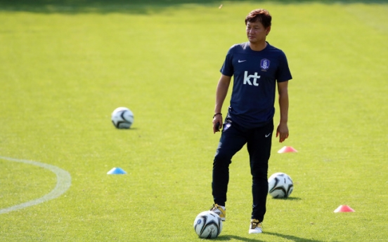 Korea’s Asiad soccer squad opens camp