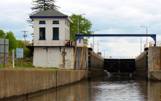 Erie Canal barges in on modern world