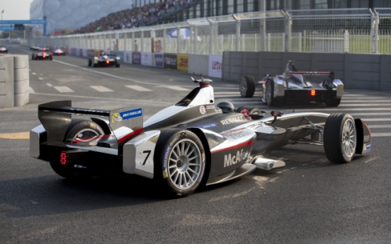 Formula E racing seeks to woo carmakers ahead of possible IPO