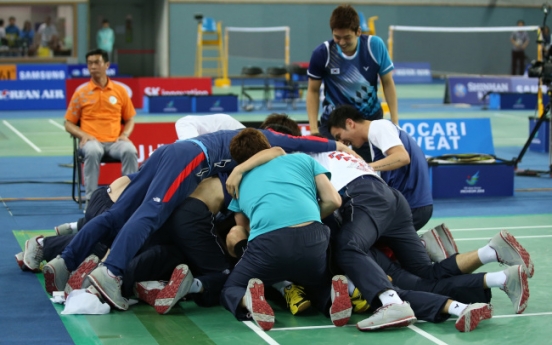 [Asian Games] Korea shocks China to win men's badminton team gold