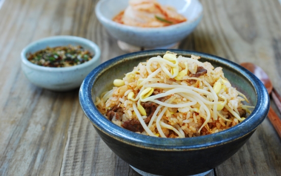 Kongnamul bap (soybean sprouts rice bowl)