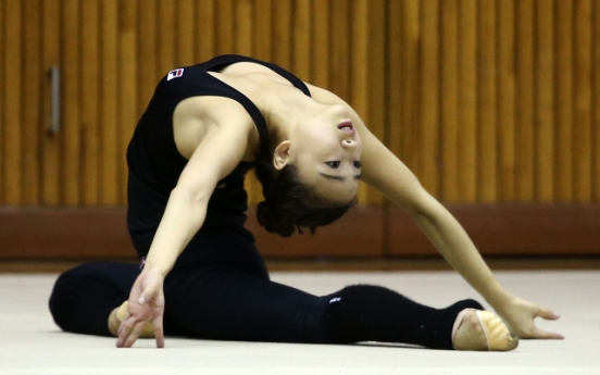 [Asian Games] Stretching for gold