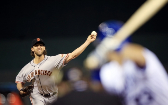 Giants stomp Royals