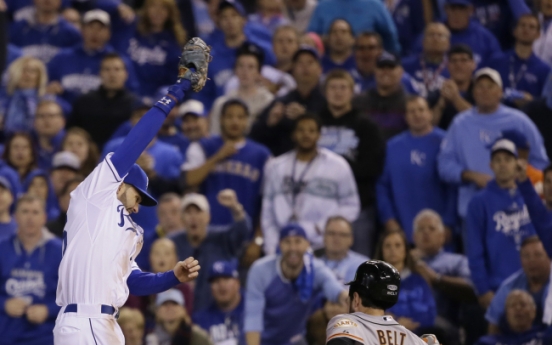 Royals rout Giants to force Game 7