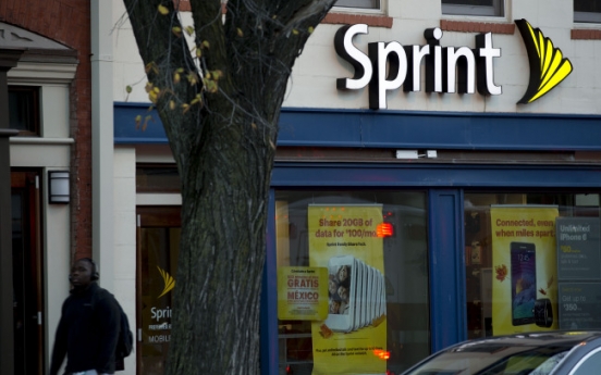 Sprint to cut 2,000 jobs after hefty loss