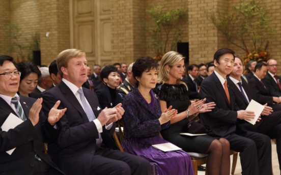 Park attends banquet hosted by Dutch King