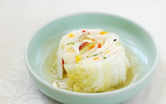 Baek kimchi (white kimchi)