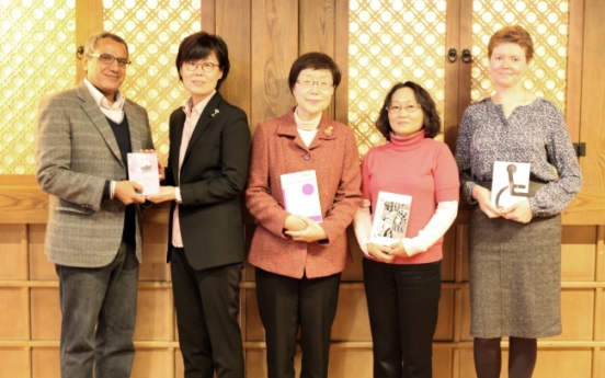 Translation award honors Suh Ji-moon