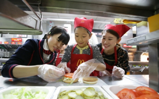 McDonald’s Korea opens up kitchen