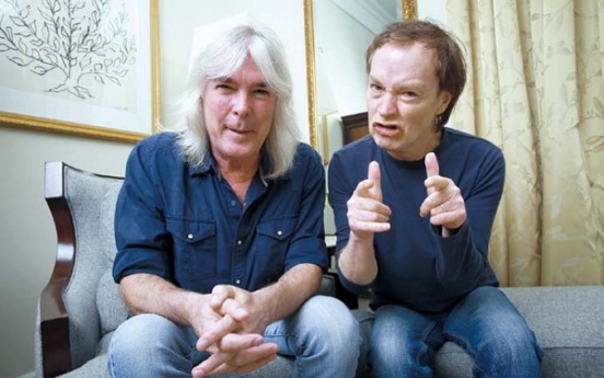 Ignoring woes, AC/DC sticks to rock formula