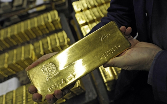 Swiss to vote on gold-buying plan