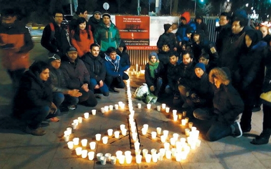 Seoulites light candles for peace after Pakistani school massacre