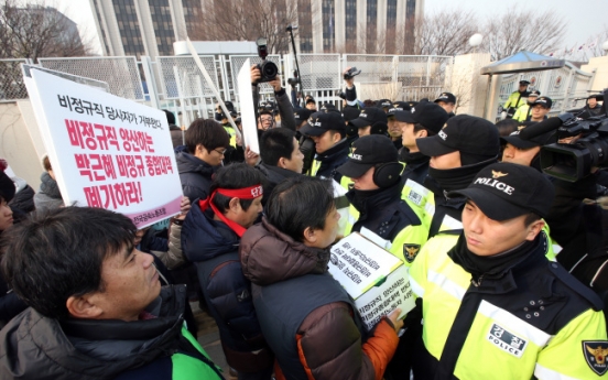 Korea pushes to improve working conditions for nonregular employees