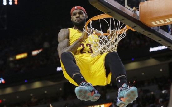 LeBron to miss 2 weeks with knee, back injuries