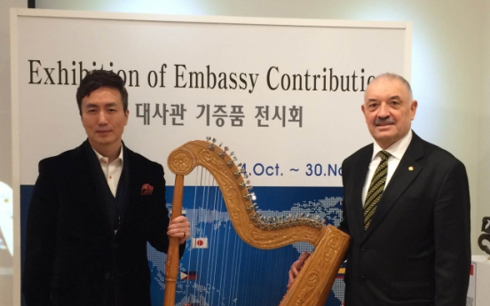 Paraguayan Embassy donates harp to Seoul Museum