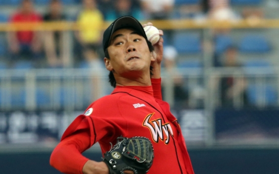 MLB dream on hold, Kim moves on