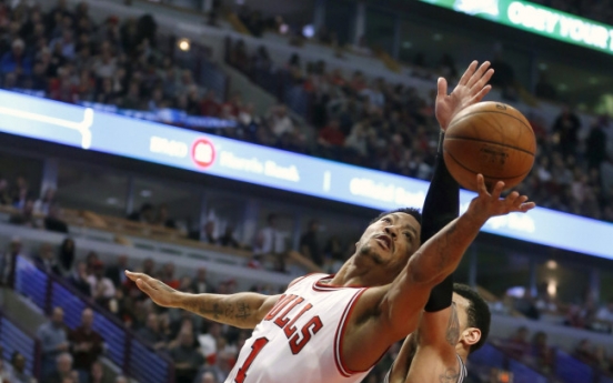 Rose scores 22, struggling Bulls beat Spurs