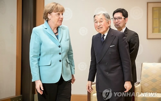 메르켈, 일왕과는 통했나…예정시간 넘겨 대화