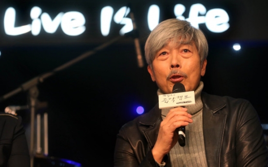 Radio legend Bae Chul-soo celebrates 25 years on air