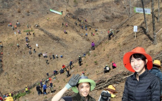 Yuhan-Kimberly hosts tree planting for newlyweds