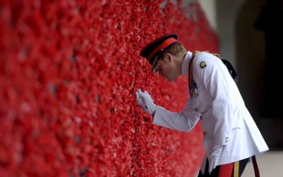 (Photo News) Act of remembrance