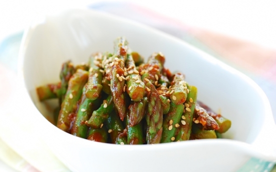 Asparagus with gochujang sauce