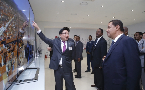 Ethiopian leader visits LG Display factory