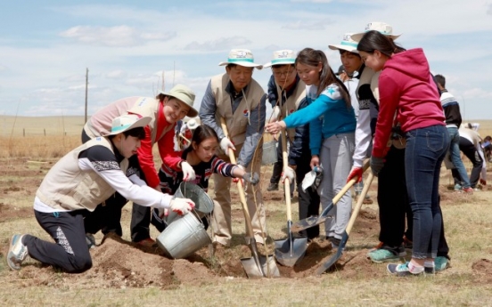 Korean Air employees help make Mongolia greener