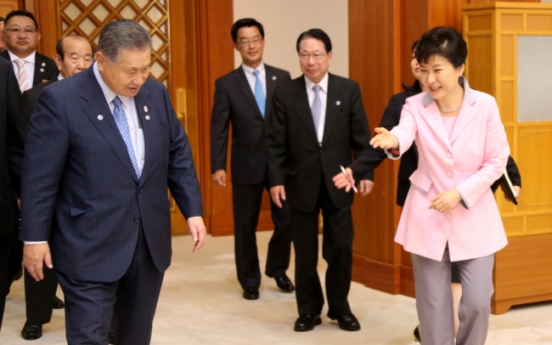 Park meets Japan’s opinion leaders