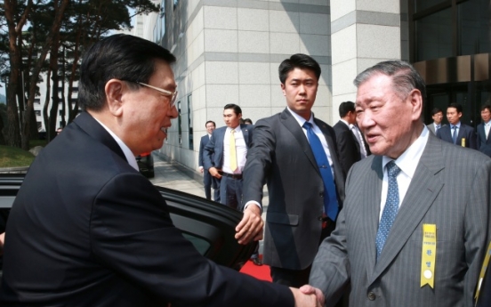 Business leaders meet China’s top politician