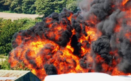 Police say 7 dead after jet in UK airshow crashes into road