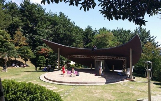 Busan plays offer ‘Absurdity in the Park’