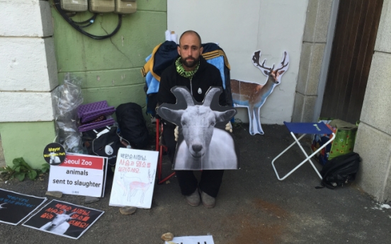 U.S. activist stages hunger strike against animal sales to slaughterhouse