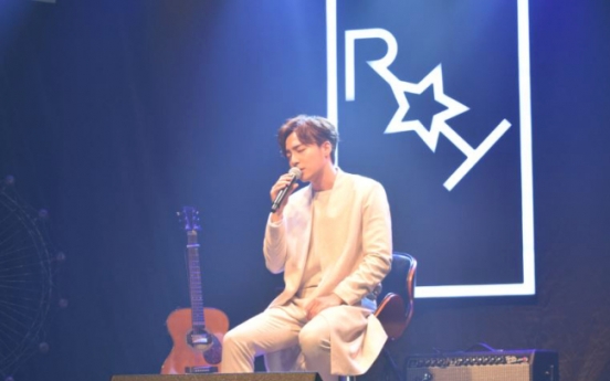 Roy Kim lays down guitar for 3rd album